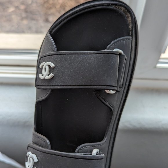 CHANEL - CC Interlocking CC Dad Sandal - Rubber - Black - EU 35 / US 5 - Picture 9 of 13